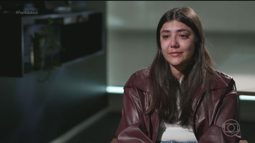 O relato da jovem que trava batalha judicial para retirar nome da mãe de todos documentos