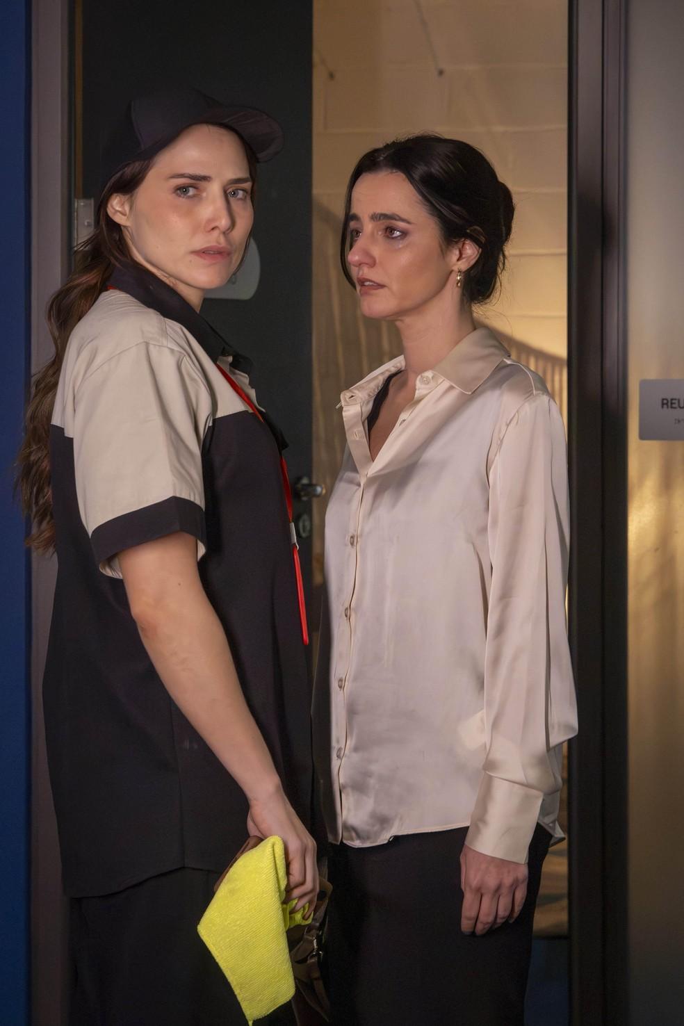 Adriana e Suely conversando