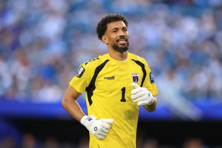 Vozinha, destaque da Copa do Mundo, chega ao Colo-Colo para um novo desafio