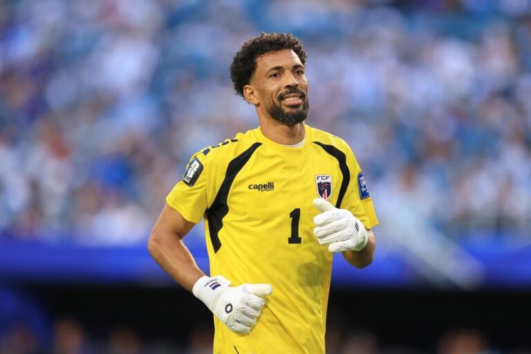Vozinha, destaque da Copa do Mundo, chega ao Colo-Colo para um novo desafio