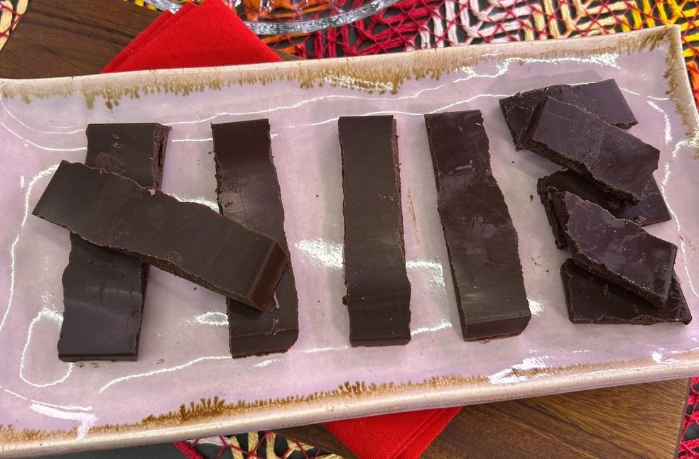 Tablete de chocolate feito com óleo de coco e cacau