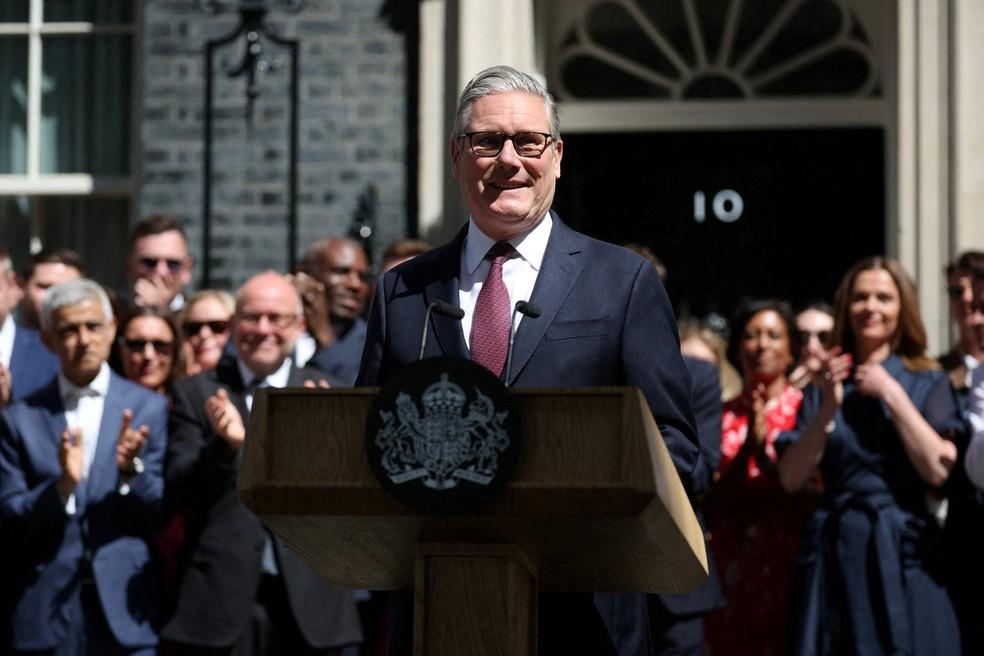 Keir Starmer entrega oficialmente cargo de primeiro-ministro do Reino Unido