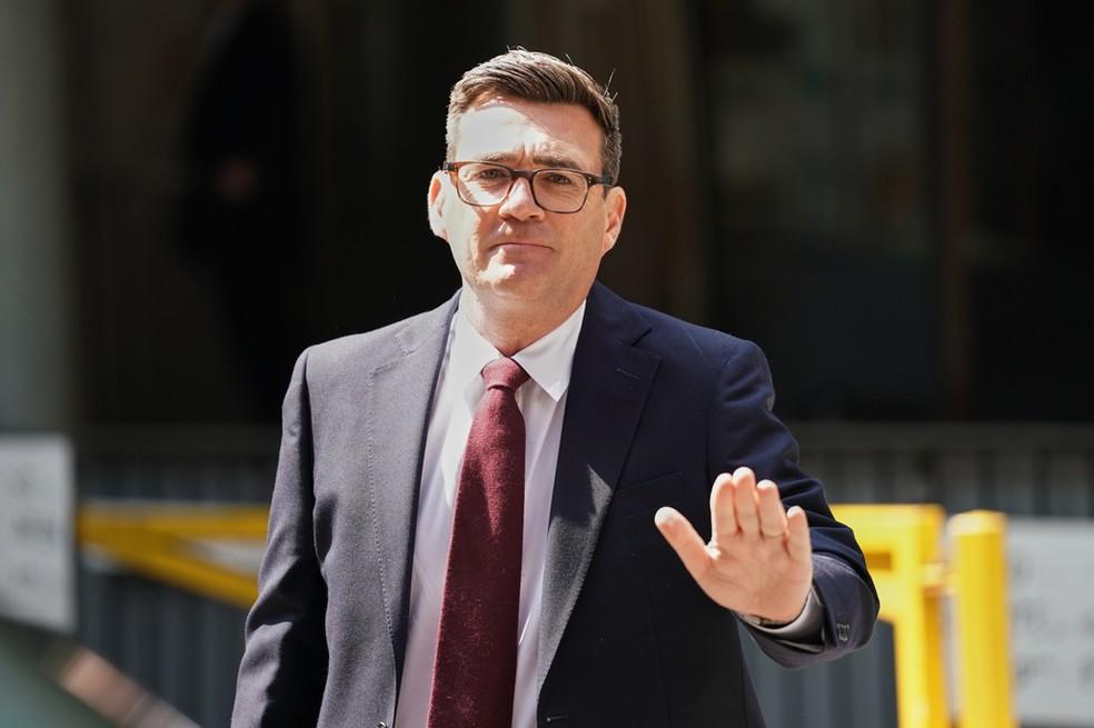 Andy Burnham chega à sede do Partido Trabalhista, em Londres