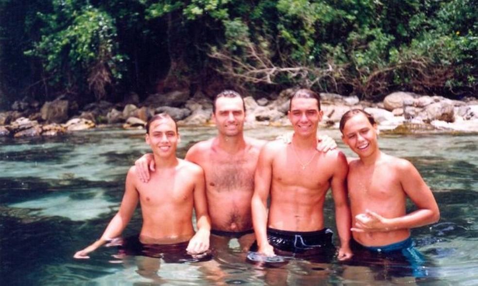 O ex-presidente Jair Bolsonaro e os três filhos: Carlos, Flávio e Eduardo