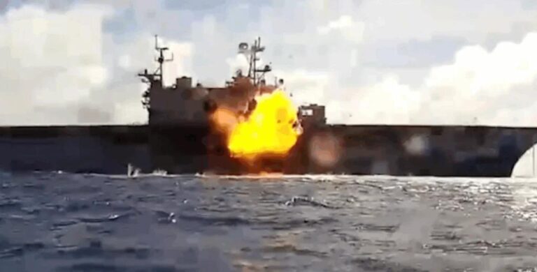 Afundamento do USS Mobile Bay e USS Peleliu marca treinamento militar de RIMPAC 2026