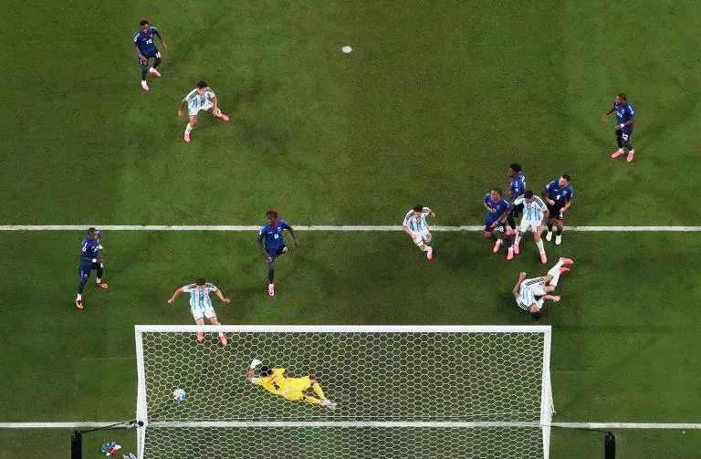 Argentina supera Cabo Verde em jogo dramático e avança às oitavas da Copa do Mundo