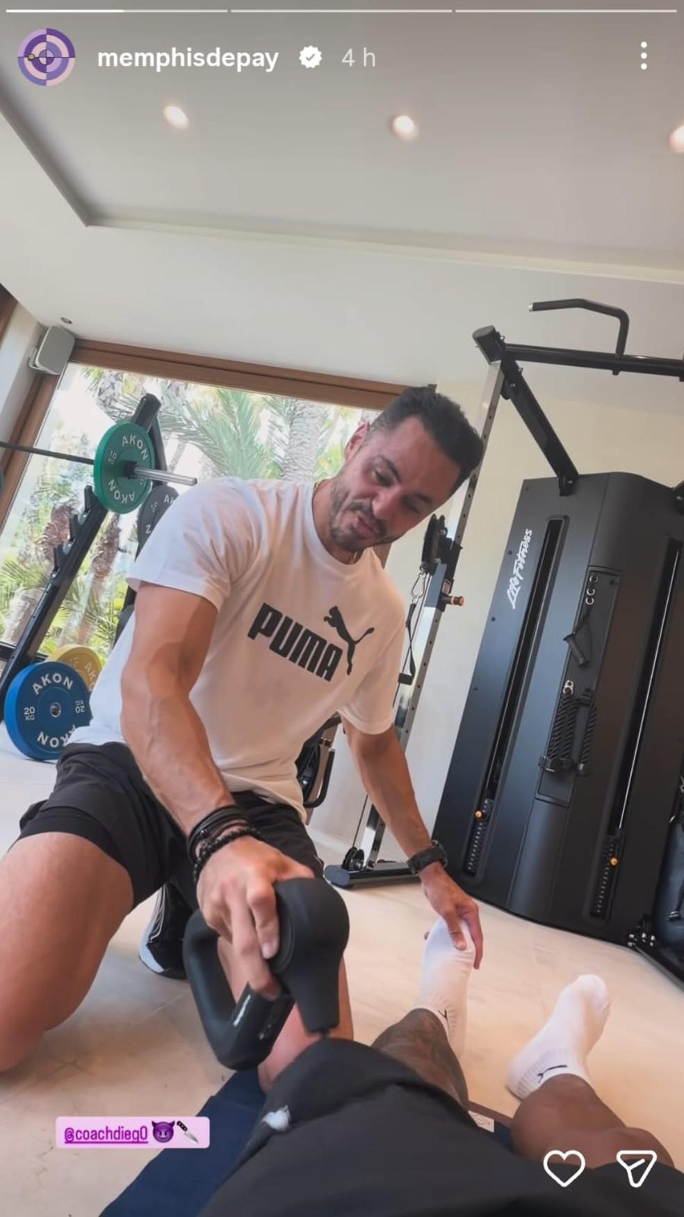 Diego Pereira, ex-preparador físico do Corinthians, tem trabalhado com Memphis Depay