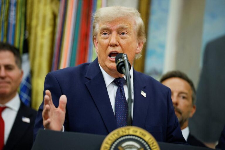 Trump pede revisão de cartão vermelho e critica árbitro brasileiro na Copa do Mundo