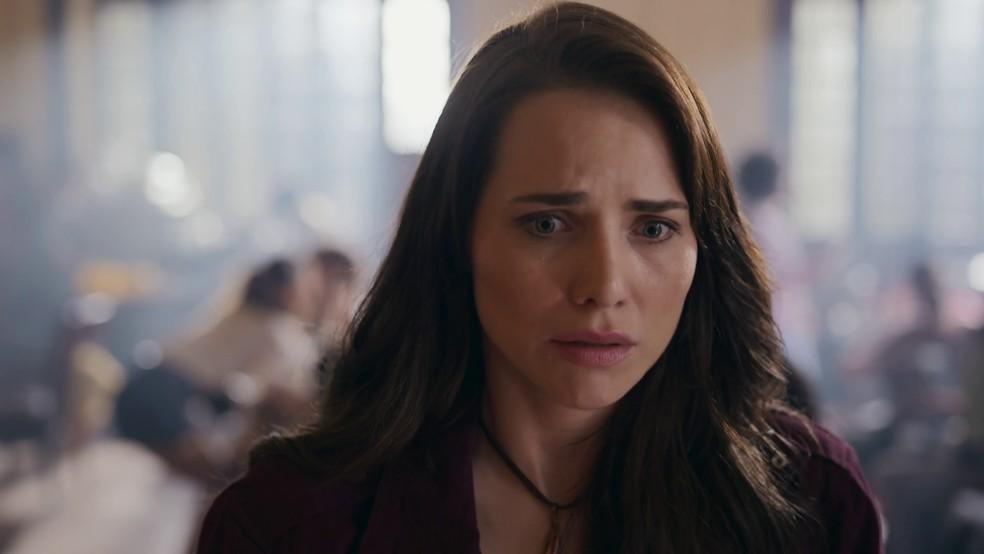 Adriana descobre que Pedro casou com Bruna na novela Quem Ama Cuida
