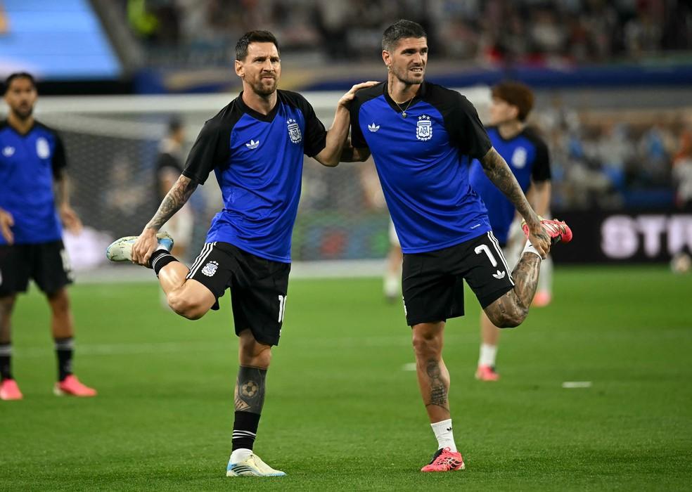 De Paul e Messi aquecendo juntos