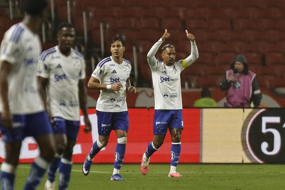 Matheus Pereira comemora gol do Cruzeiro