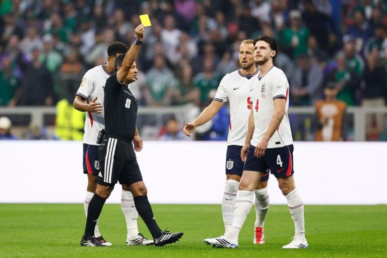 Declan Rice recebe cartão amarelo, mas não será suspenso no Mundial