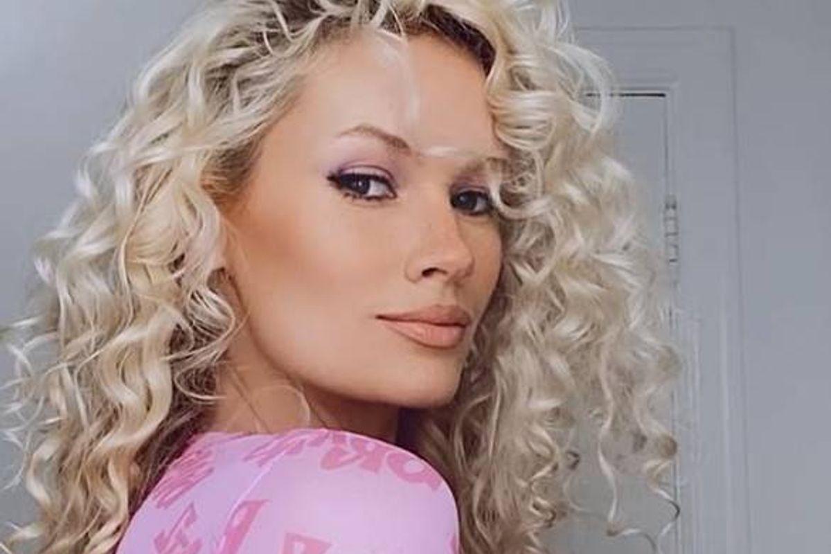 Lauren Bennett em um retrato artístico.