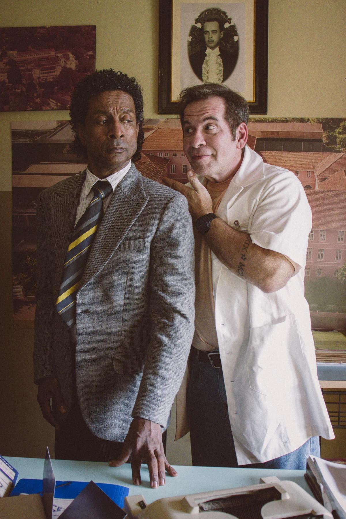 Retrato de Diretor Durval (Luis Miranda) e Leonardo (Leandro Hassum).