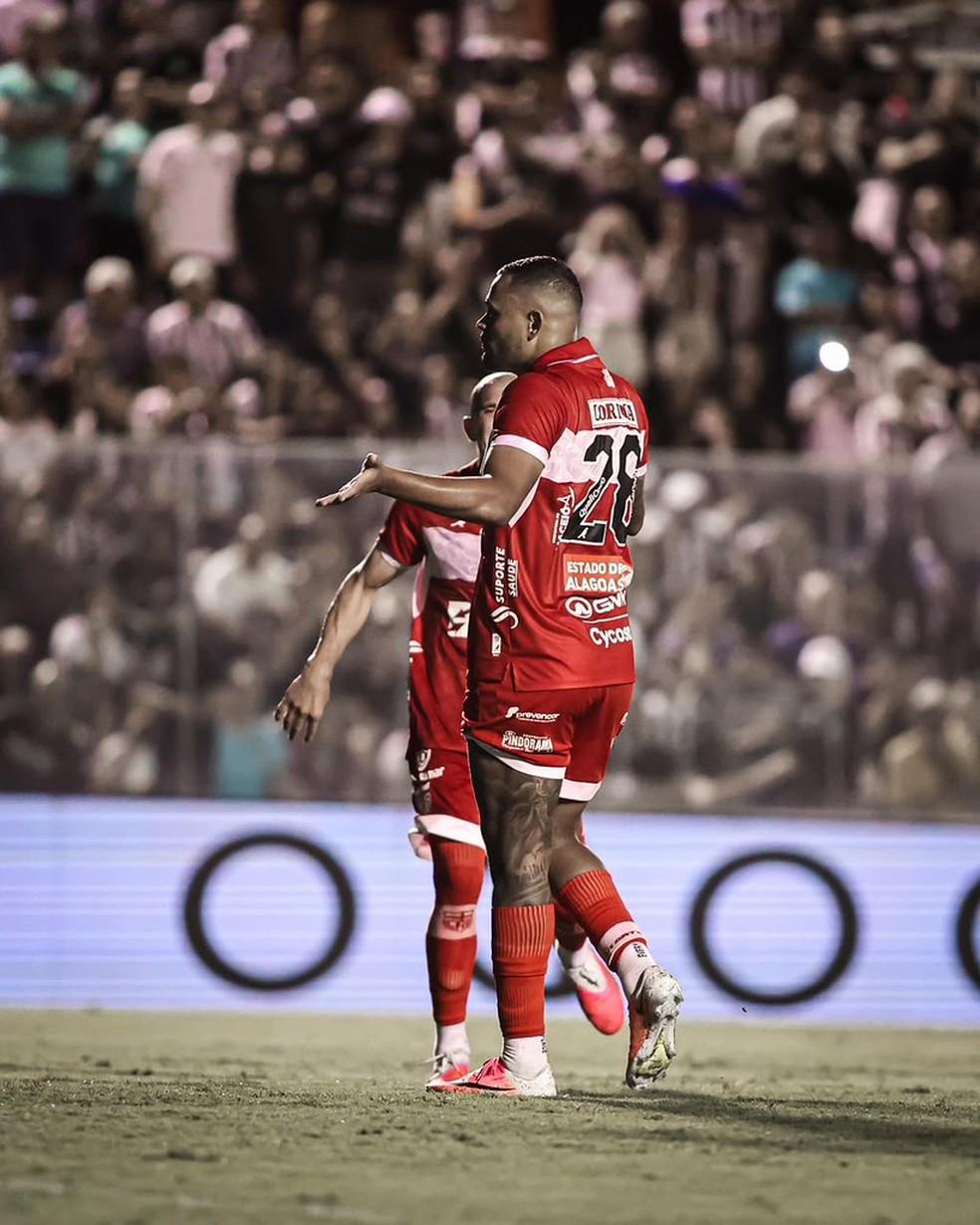 Mikael decide jogo para o CRB contra o Ceará