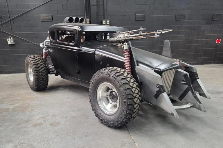 Os Carros Icônicos de Mad Max Agora à Venda no Mundo Real