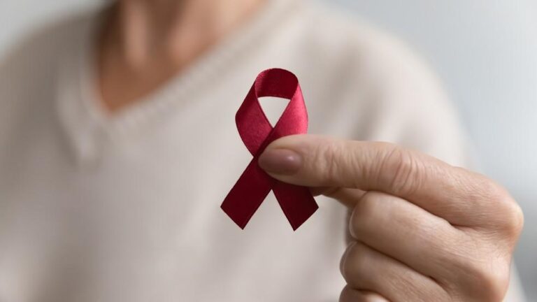 Alertas sobre o Futuro do Combate ao HIV: Relatório do UNAIDS e a Crise de Financiamento