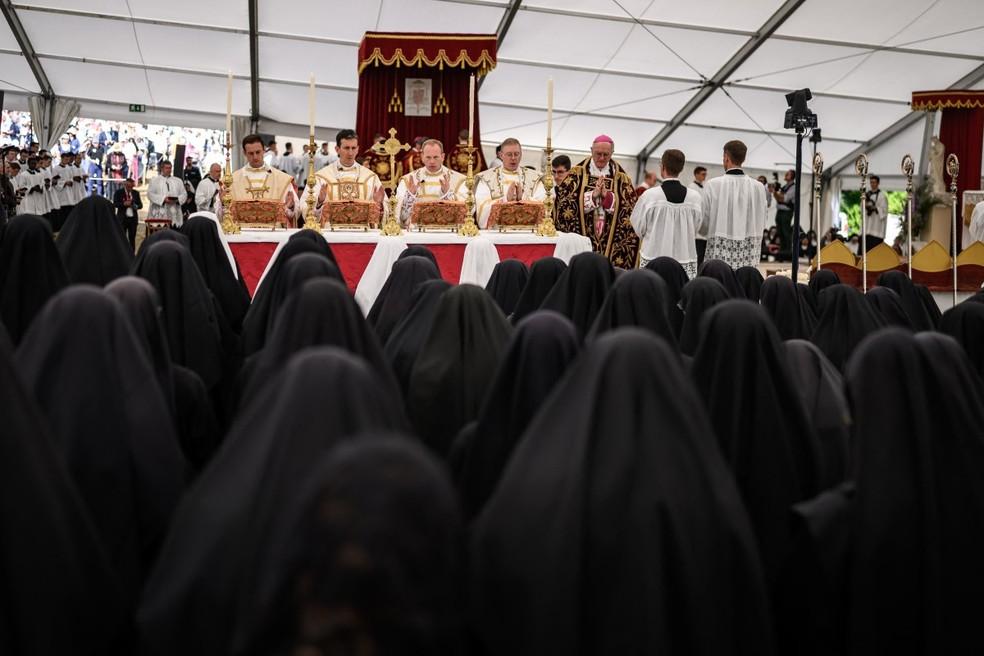 Consagração cismática de bispos realizada pela Fraternidade Sacerdotal São Pio X
