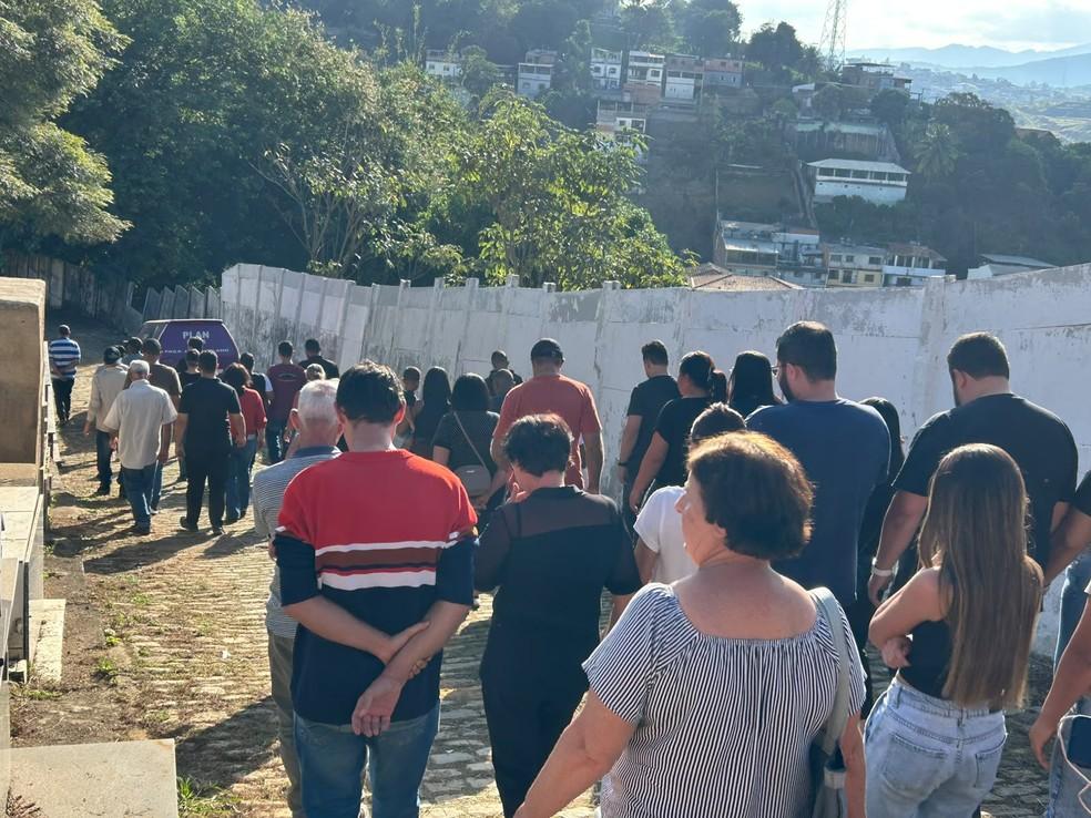 Corpo de Olindio Fabrício da Rocha Silva foi sepultado em Muriaé