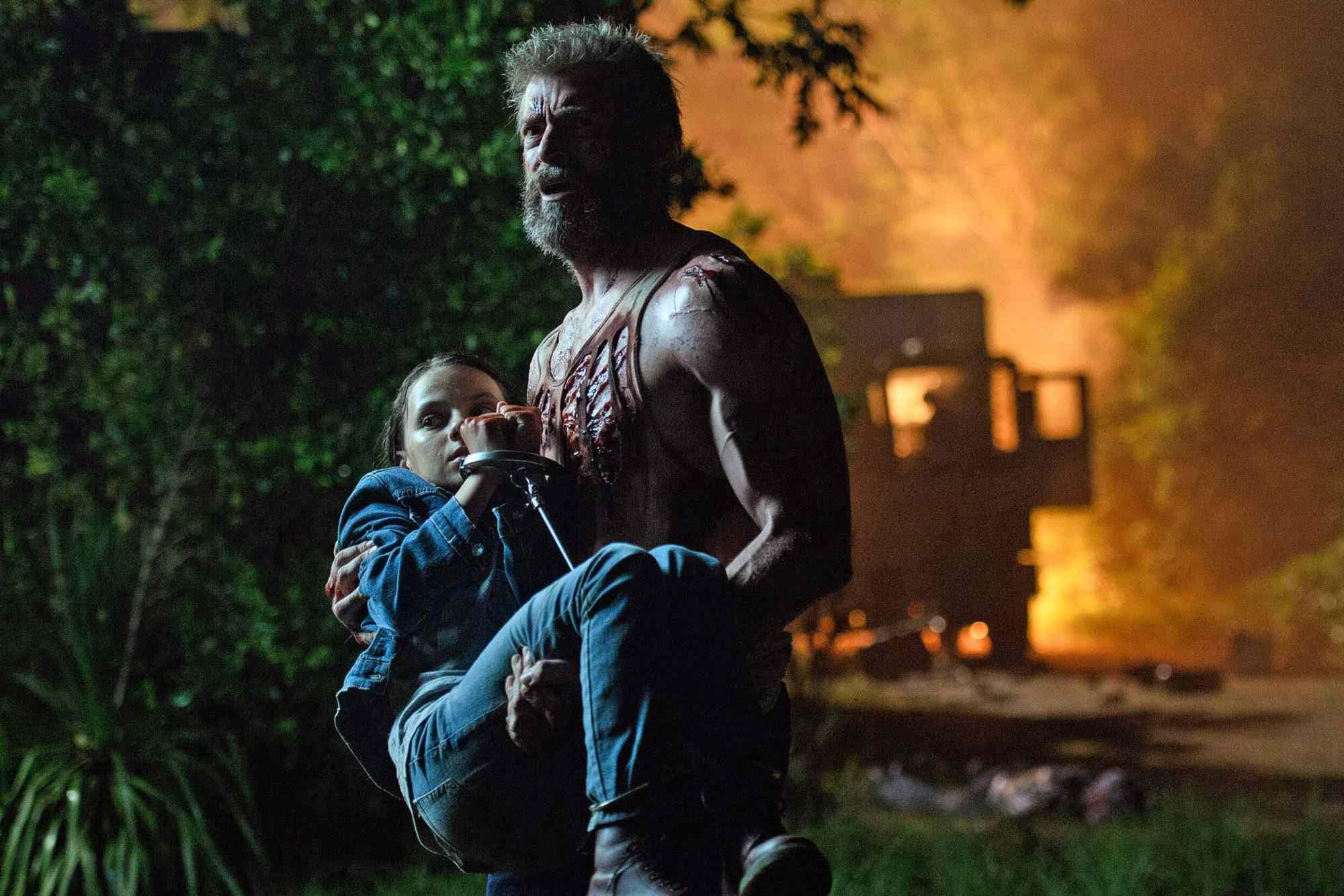Logan (2017) com Hugh Jackman como Logan/Wolverine e Dafne Keen como Laura.