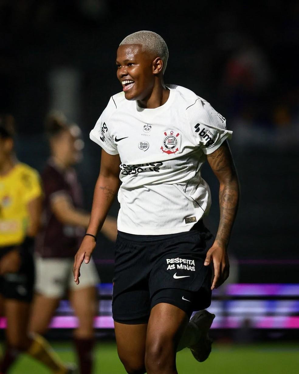 Jhonson, atacante, festeja gol da vitória do Corinthians sobre Ferroviária