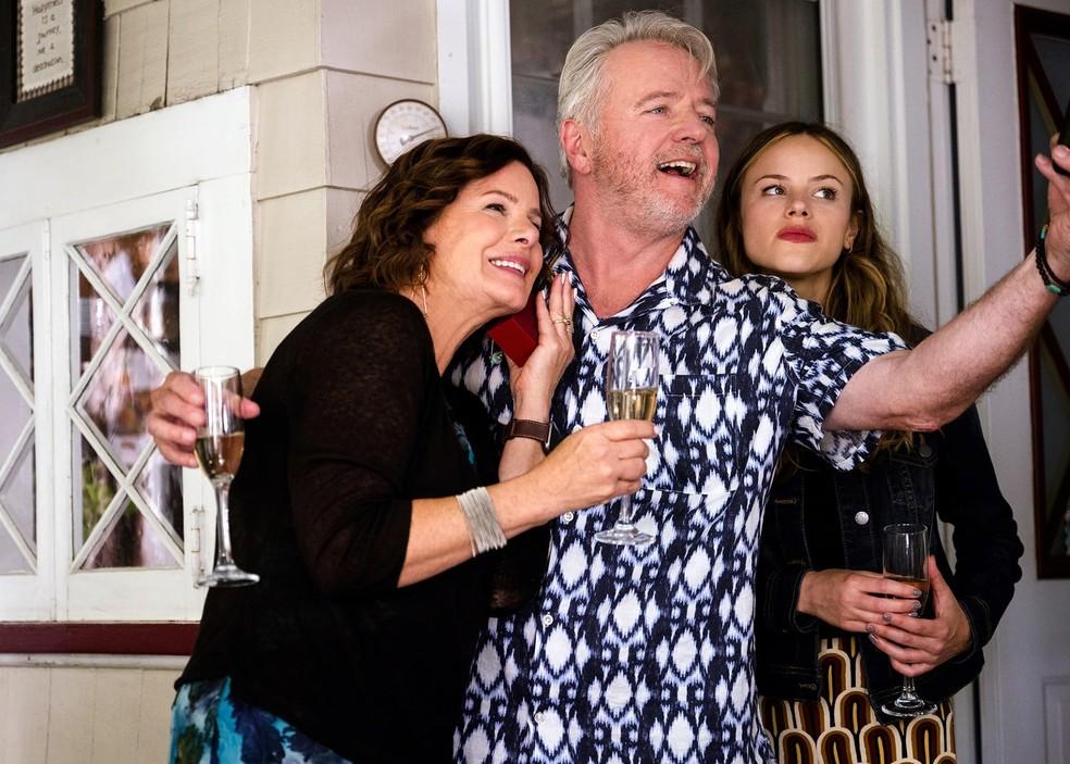 Marcia Gay Harden, Aidan Quinn e Halston Sage em 'A Filha da Noiva'