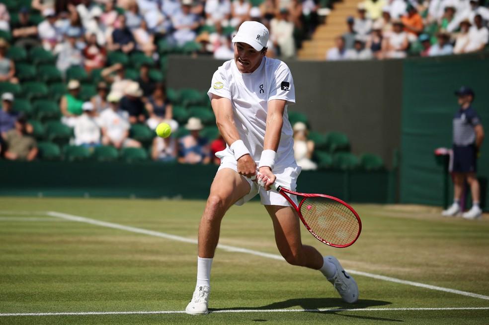 João Fonseca em ação pela terceira rodada de Wimbledon