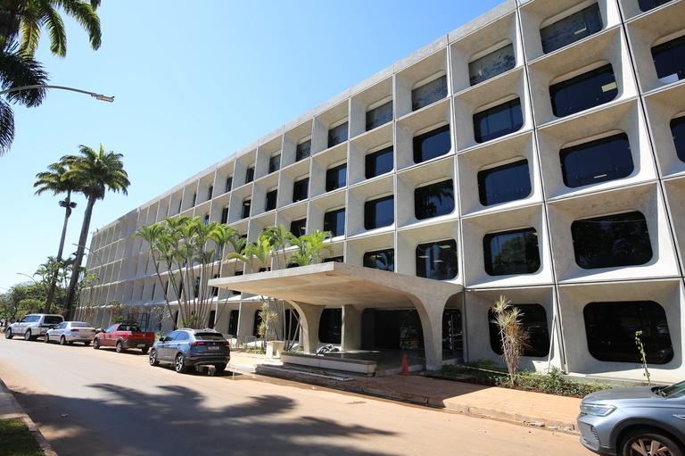 MEC lança Política Nacional de Educação Bilingue de Surdos
