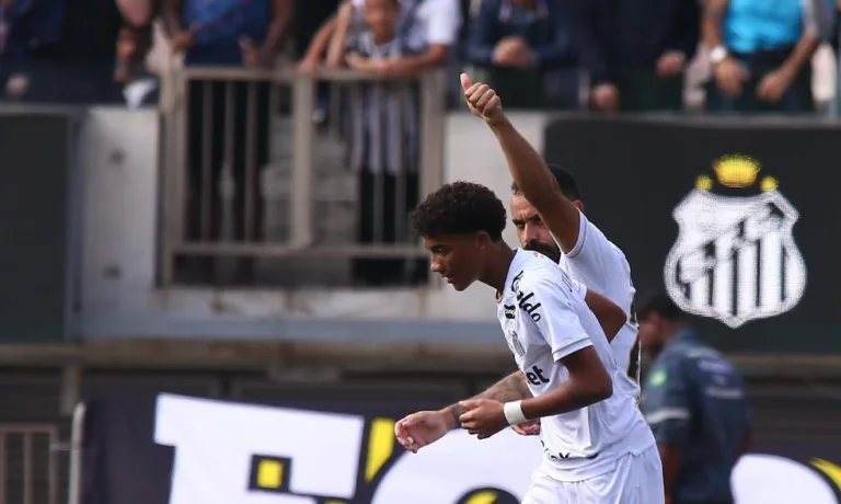 Santos brilha em amistoso e Juninho marca seu primeiro gol como profissional