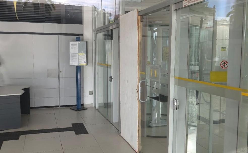 Mulher invade agência do Banco do Brasil em Campos