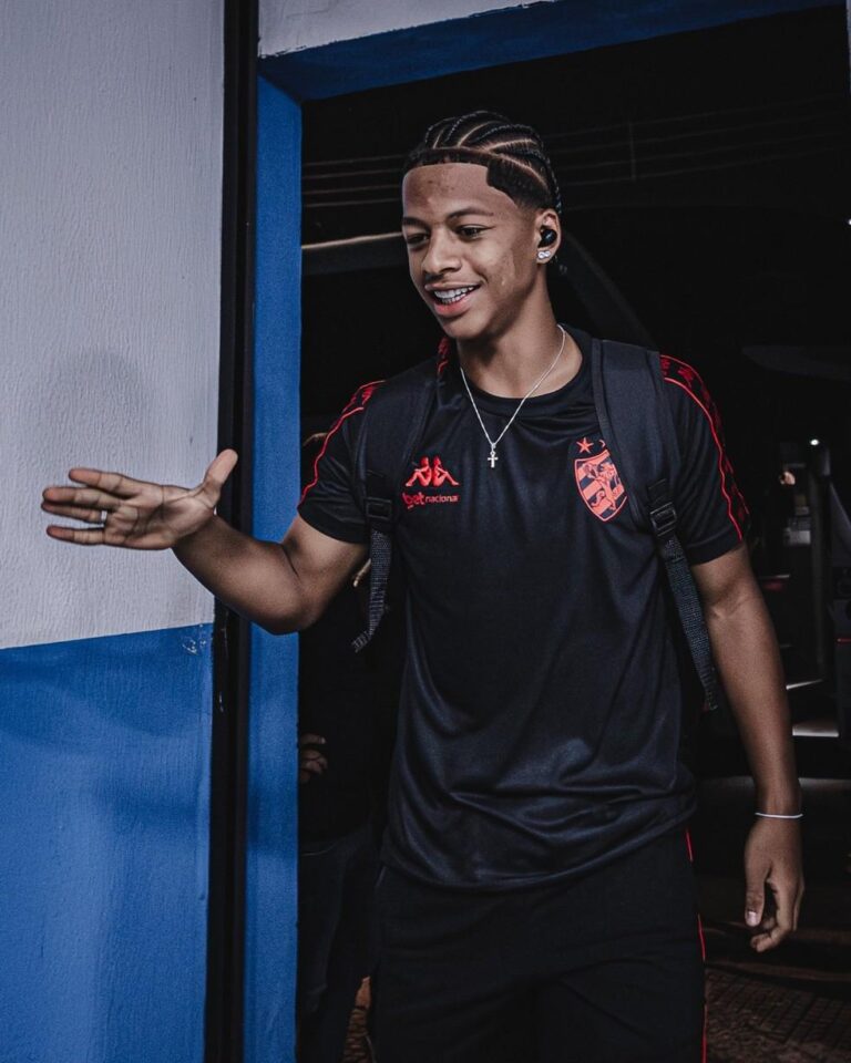 Cruzeiro fecha acordo com Zé Lucas e supera concorrência do Flamengo