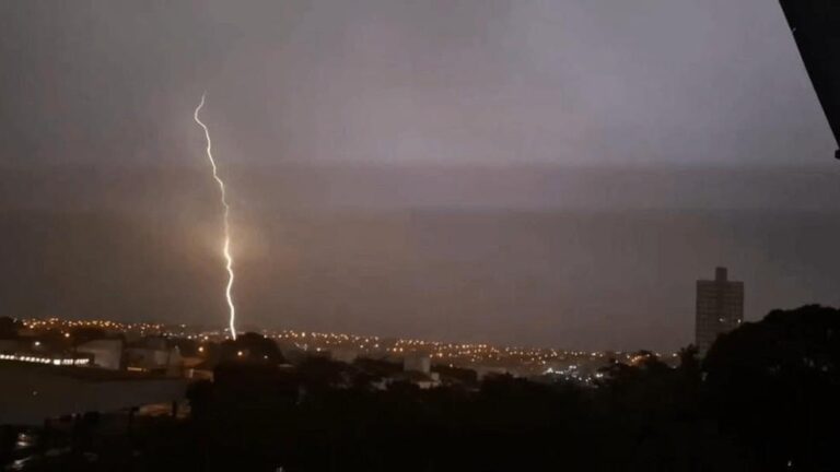 Temporal em Bauru: Mais de 2.700 Raios e Expectativa de Nova Frente Fria