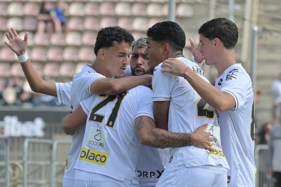 Santos encarou o União São João em amistoso