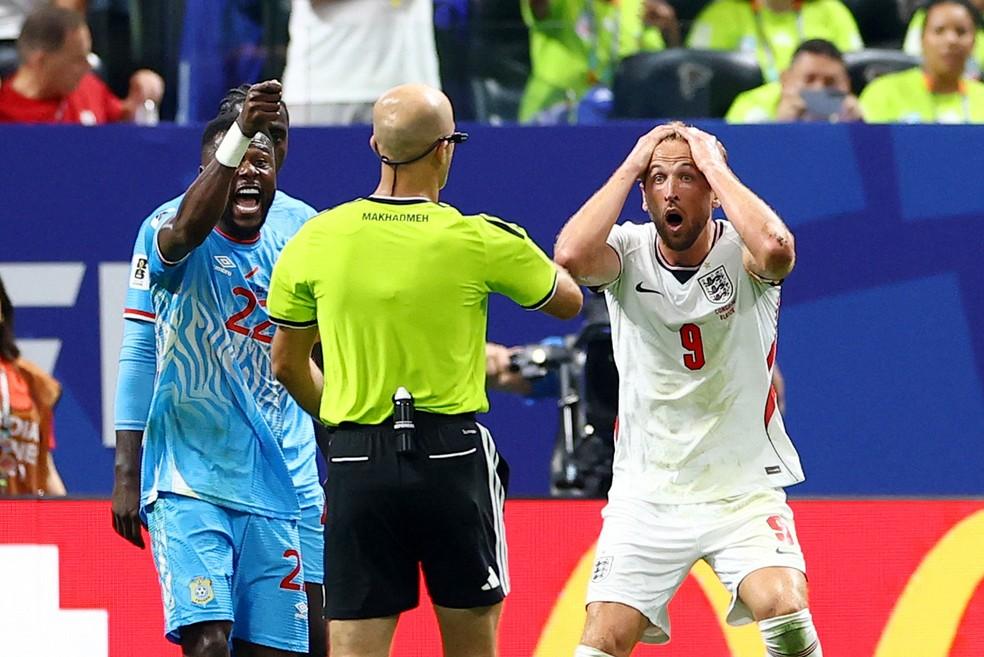Kane pede pênalti em jogo contra o Congo
