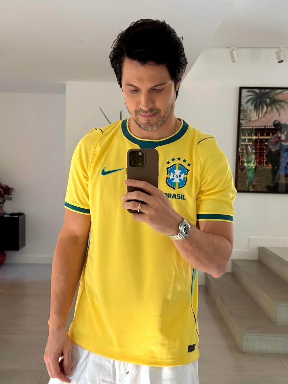 Romulo Estrela torcendo