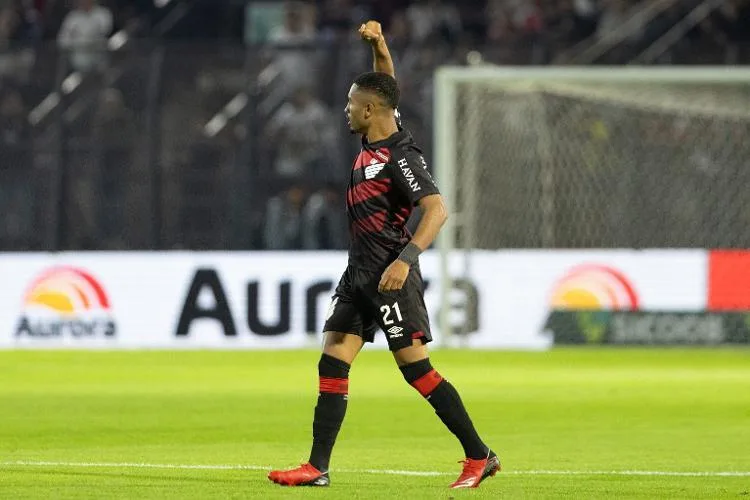 A Virada do Athletico sobre o São Paulo em 5 Minutos Agita o Campeonato Brasileiro