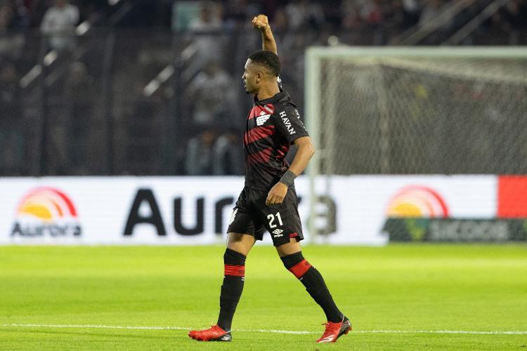 A Virada do Athletico sobre o São Paulo em 5 Minutos Agita o Campeonato Brasileiro