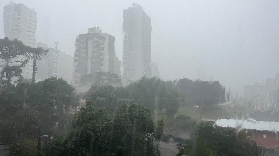 Projeções apontam para possibilidade de acúmulos de 100 a 200mm até o final da semana.