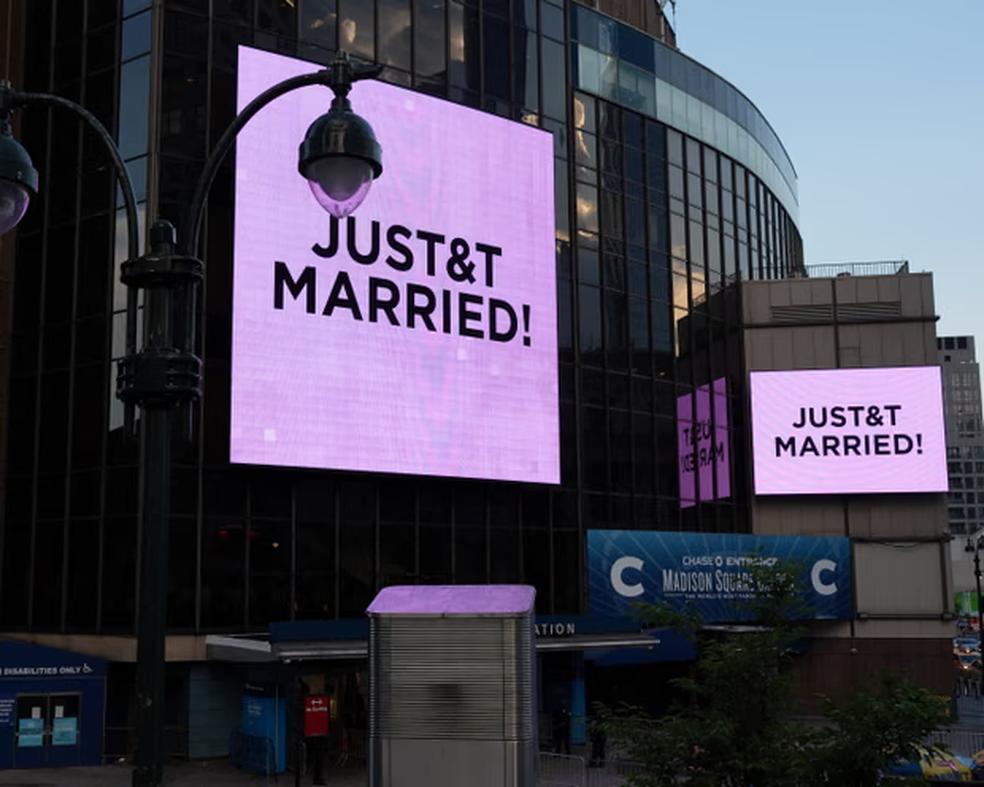Taylor Swift anuncia casamento nos telões do Madison Square Garden