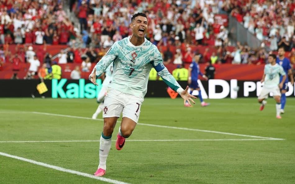 Cristiano Ronaldo comemora gol em Portugal x Croácia