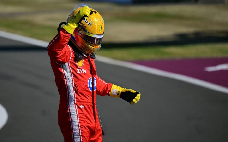 Lewis Hamilton comemora no GP da Inglaterra na F1 2026.