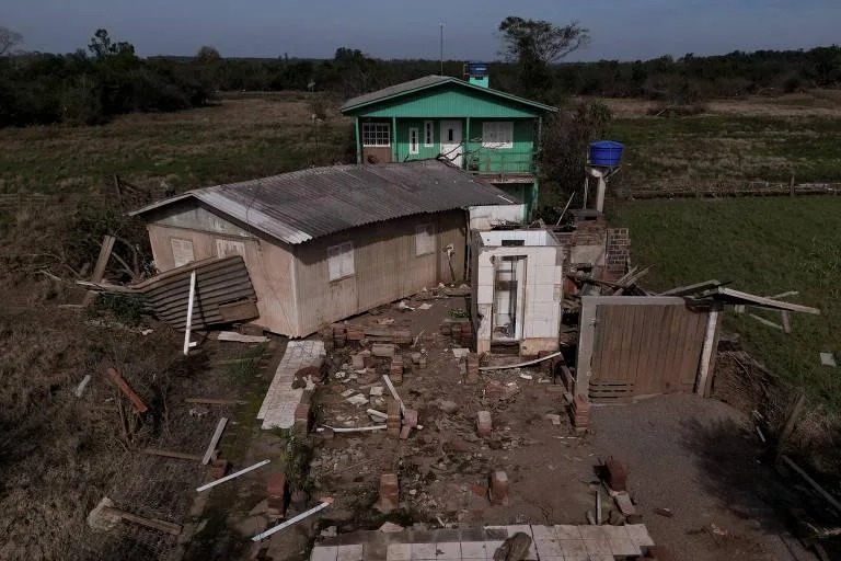 Quase 350 Mil Pessoas Mudam de Endereço no Rio Grande do Sul Devido às Enchentes de 2024