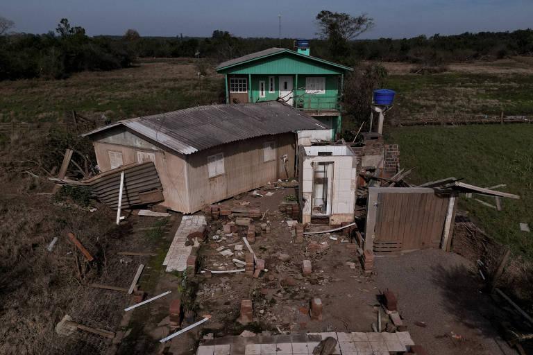 Casas registram estragos de enchente de 2024 em distrito do município de Venâncio Aires (RS)