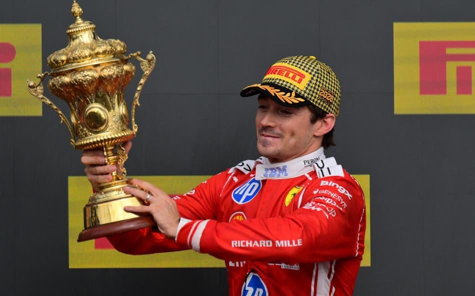 Charles Leclerc comemora vitória no GP da Inglaterra pela F1 2026