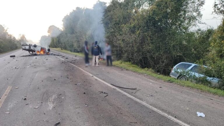 Tragédia na BR-290: Acidente entre veículos deixa um morto e dois feridos