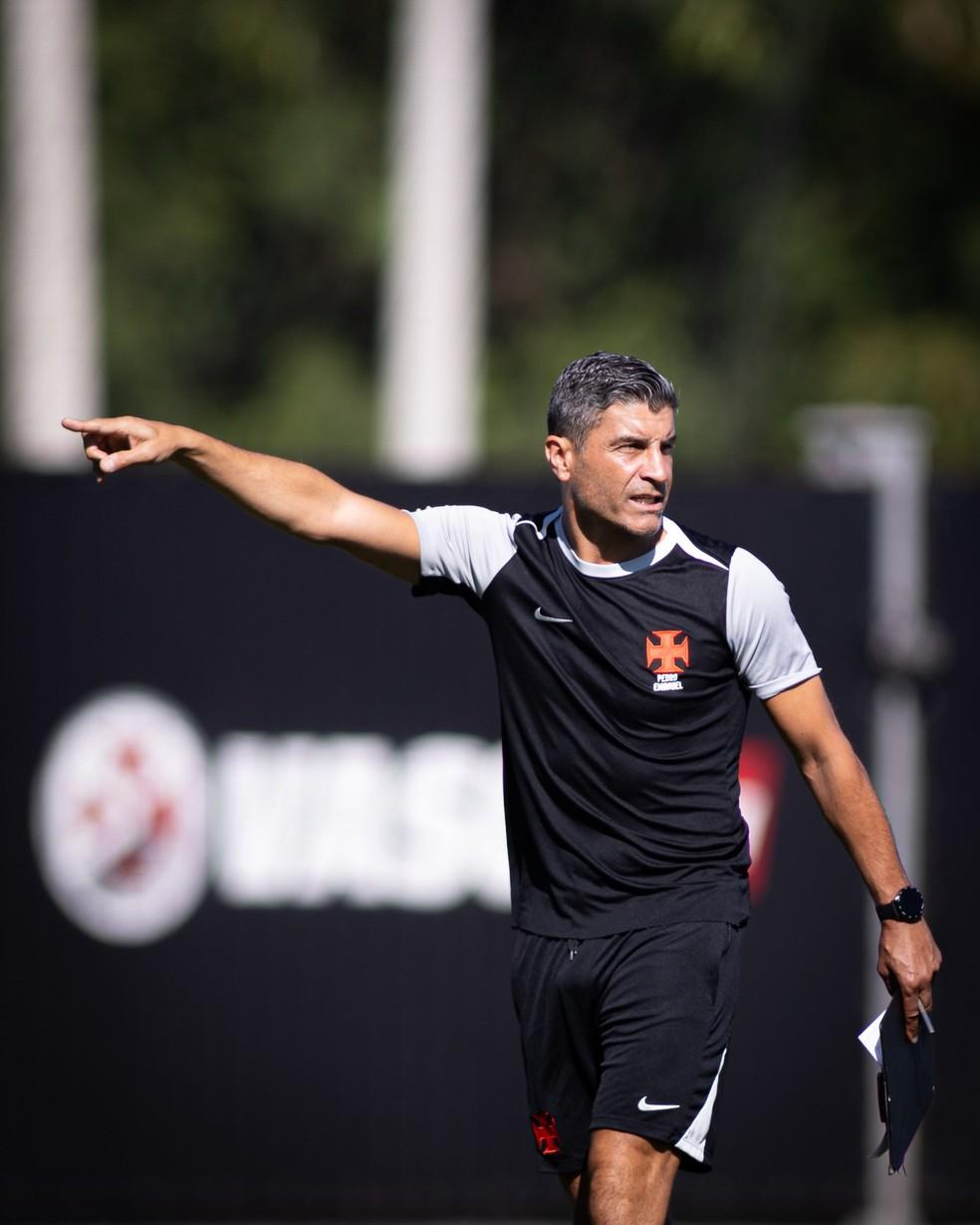 Pedro Emanuel em treino no CT do Vasco