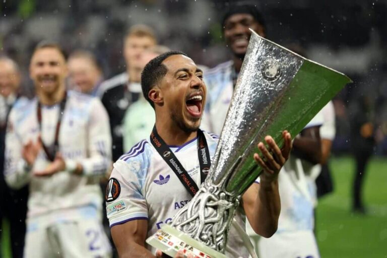 Manchester United Completa Transferência de Youri Tielemans do Aston Villa