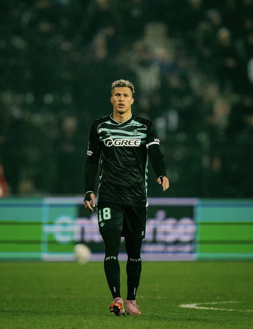 Deossa em ação pelo Real Betis