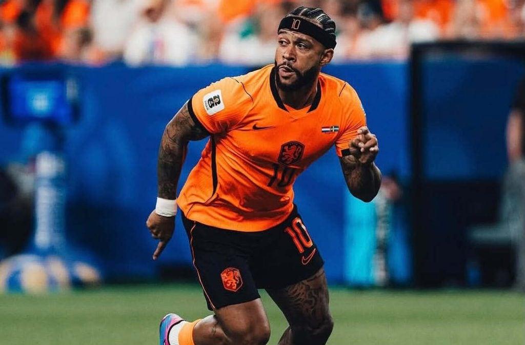 Memphis Depay em ação pelo Corinthians