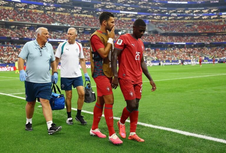 Nuno Mendes é substituído em Portugal x Espanha com dores e preocupa equipe